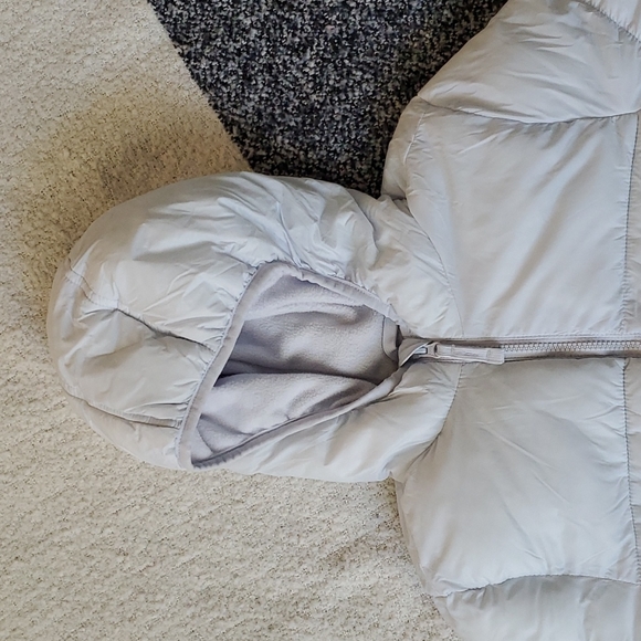 Old Navy kids puffer jacket - Picture 3 of 6